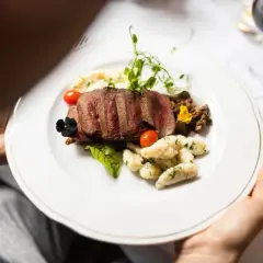 Gdzie zjeść w Warszawie? Od tanich barów po fine dining i widoki