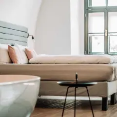 Jak znaleźć tanie noclegi za granicą? Sprawdzone metody i triki