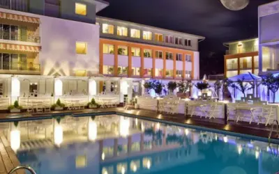 Hotel Bryza Jurata: Ile lat ma? Odkryj historię ikony luksusu