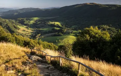 Świętokrzyskie na majówkę: Gotowe plany i TOP atrakcje dla każdego!