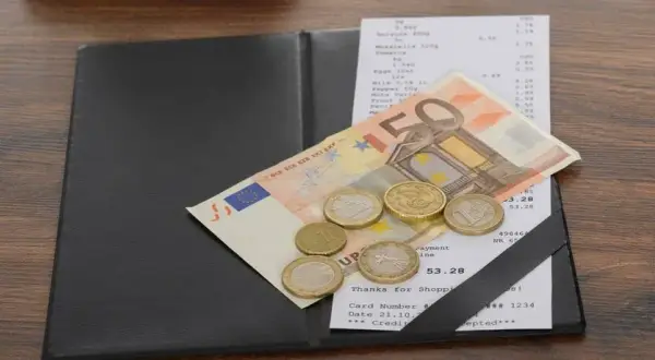 Napiwki w Turcji: Jak dawać w hotelu? Uniknij błędów!