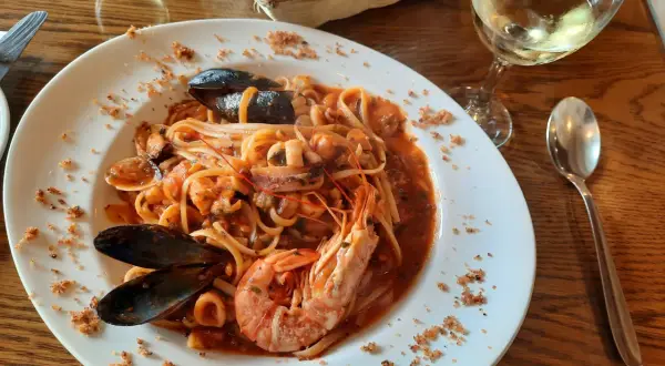 Gdzie zjeść na Malcie? Sprawdzone restauracje i lokalne hity