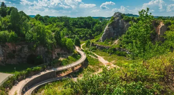 Góry Świętokrzyskie: Gdzie jechać? Odkryj najlepsze miejsca!
